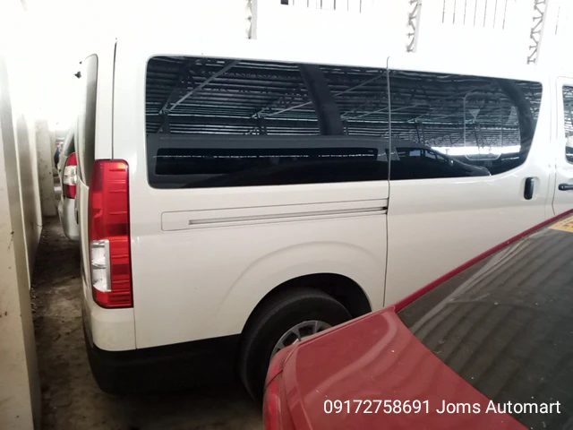 2021 Toyota Hiace Commuter Deluxe 2.8