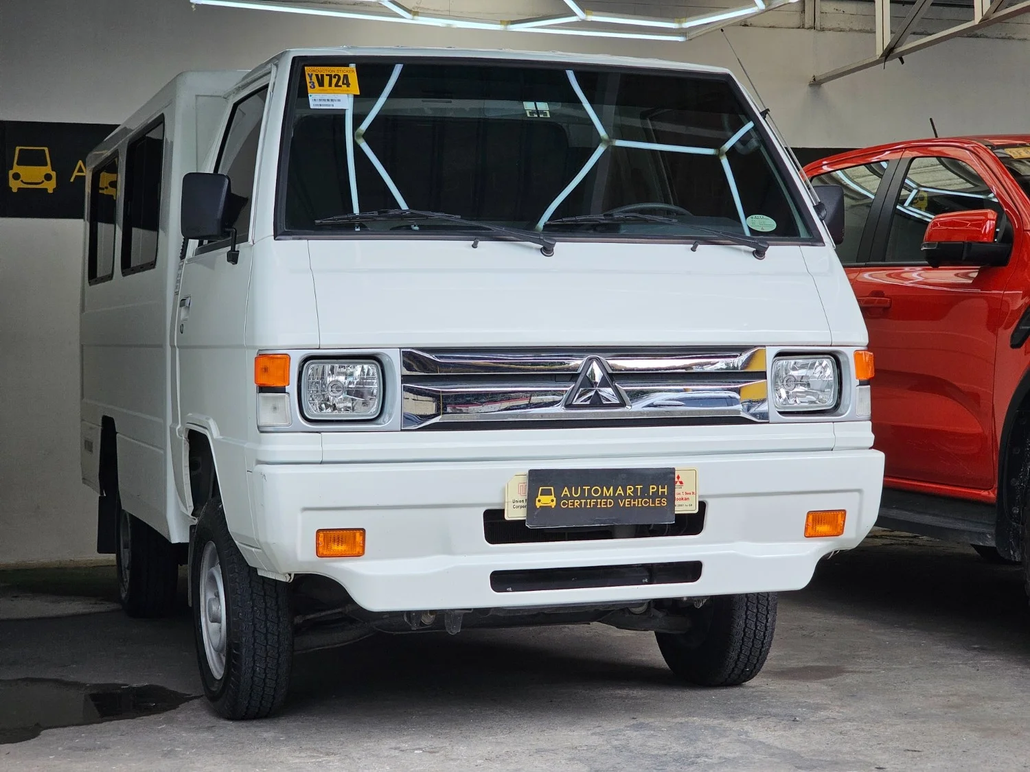 Delivery L300 Fb Type Pre-Owned Mitsubishi L300 FB Van High